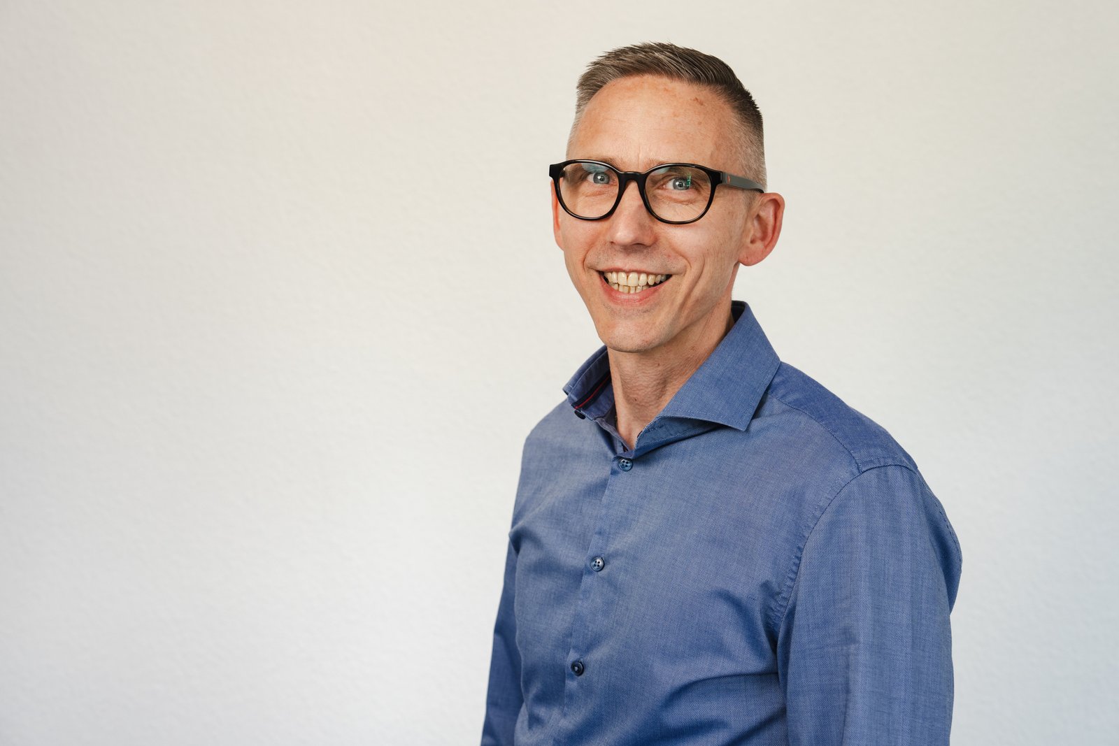 Mich motiviert, dass wir 
hier nicht nur Probleme 
lösen, sondern Prozesse neu 
denken und zukunftsfähig 
gestalten dürfen.